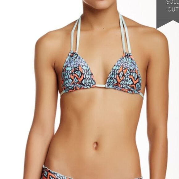 Vitamin A Via Ruffle‎ Bikini Top nwt - Picture 1 of 5